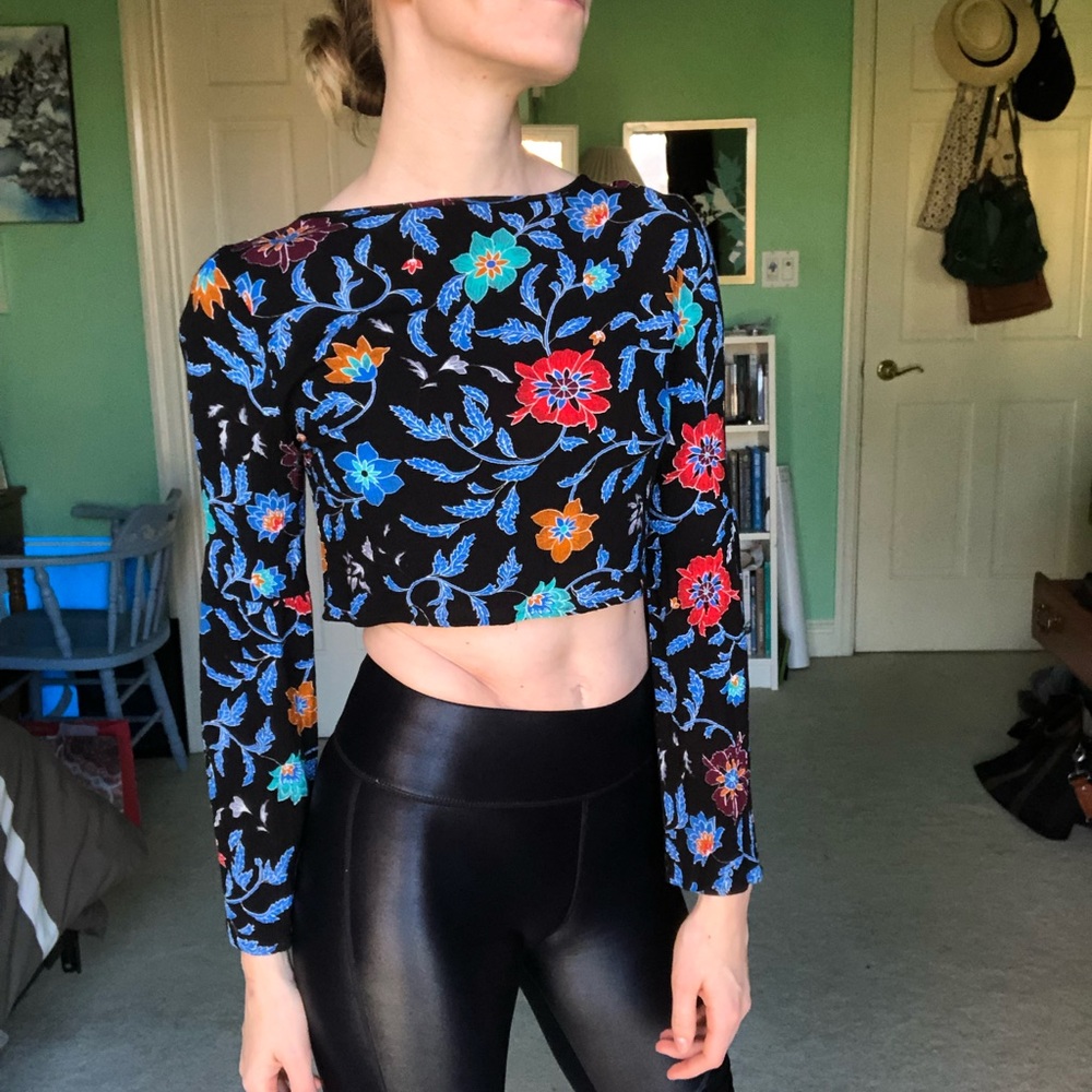 Long-Sleeved Floral Crop Top